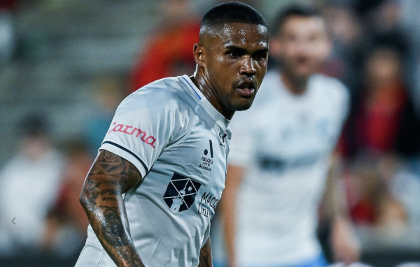 易信盈 记者：道格拉斯·科斯塔尚未归队，悉尼FC准备签代替者